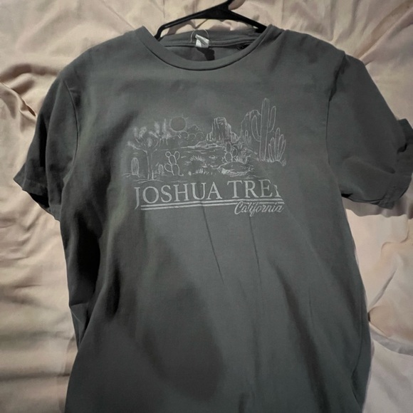 Beachy Tees! Many different shirts, different sizes! - Picture 9 of 16